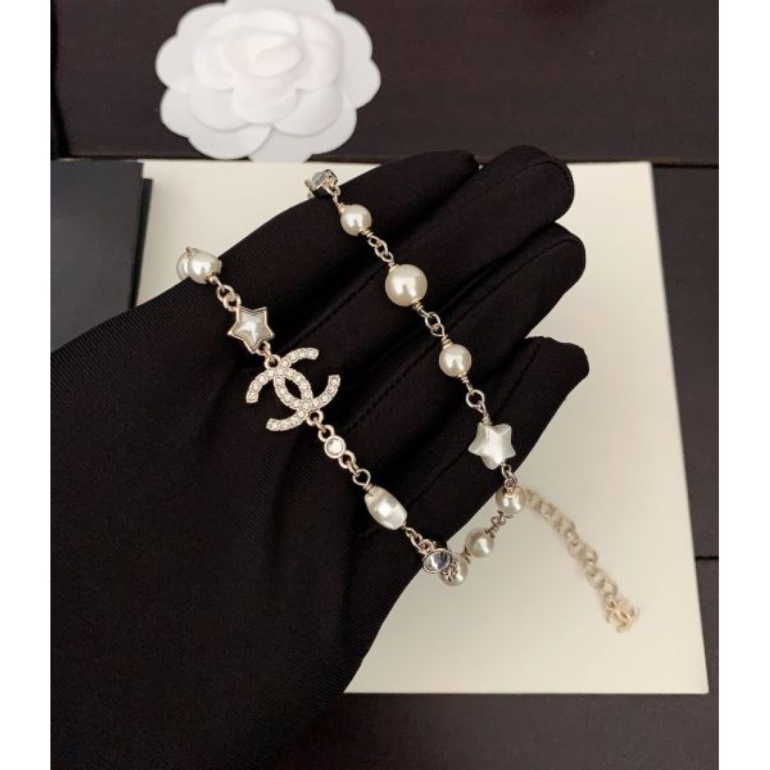  シンプルなのに華やかな CHANEL シャネル コピー ネックレス 上品な輝き
