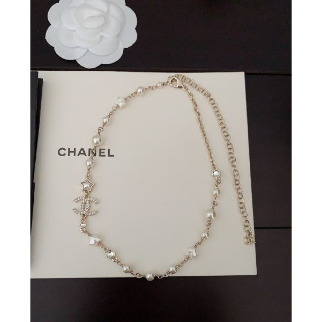  シンプルなのに華やかな CHANEL シャネル コピー ネックレス 上品な輝き