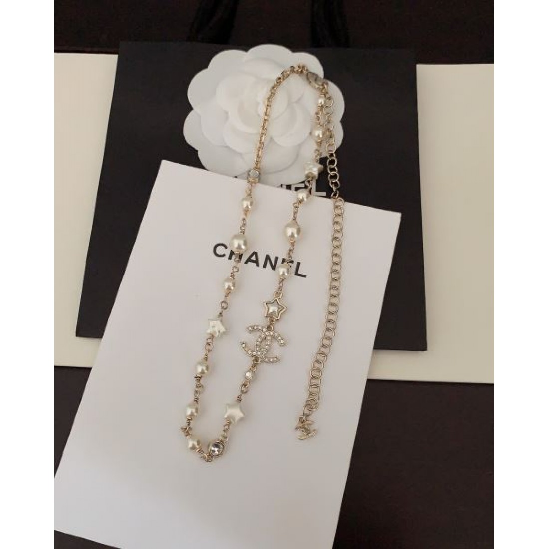  シンプルなのに華やかな CHANEL シャネル コピー ネックレス 上品な輝き
