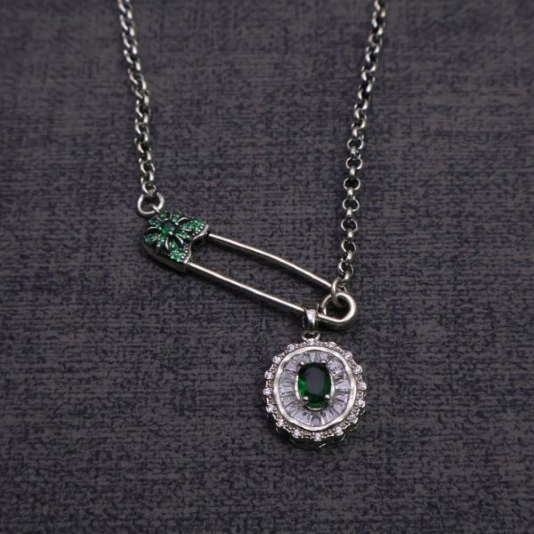 圧倒的な魅力を放つ CHROME HEARTS クロムハーツ コピー ネックレス