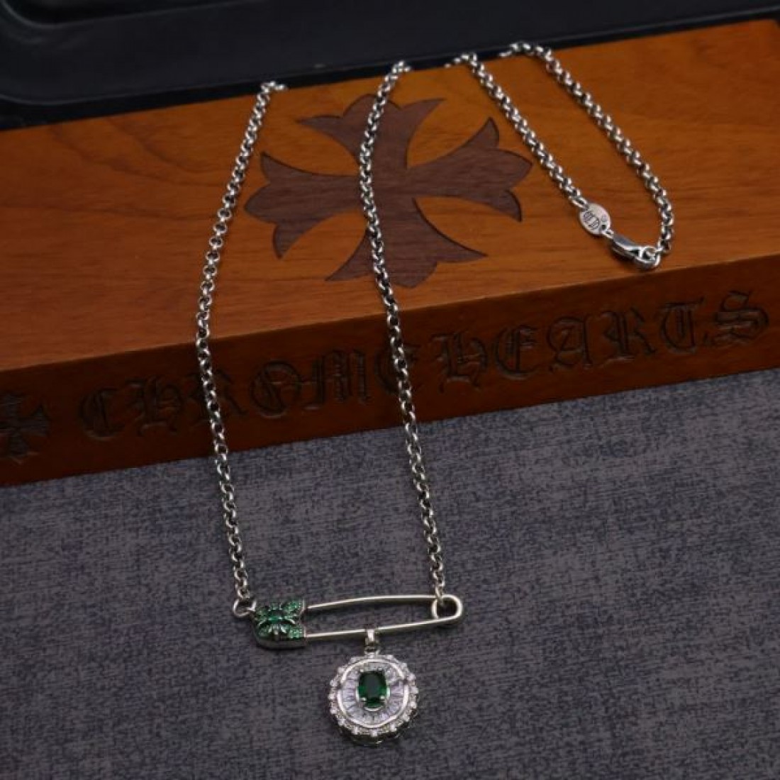 圧倒的な魅力を放つ CHROME HEARTS クロムハーツ コピー ネックレス
