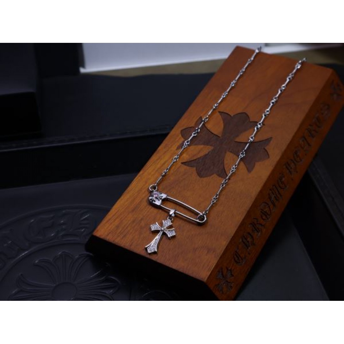 CHROME HEARTS クロムハーツ コピー ネックレス 豪華で洗練された存在感
