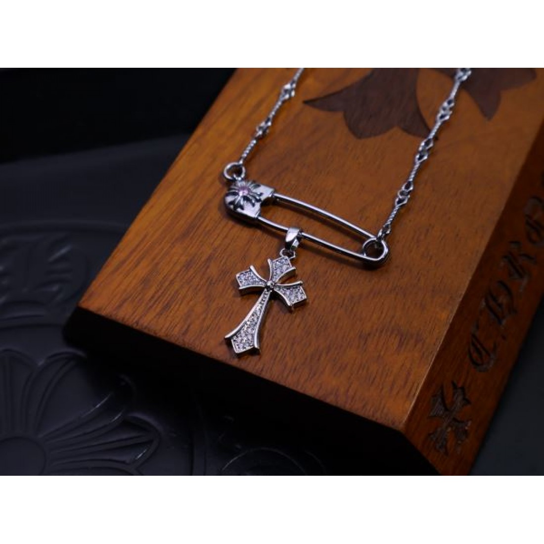 CHROME HEARTS クロムハーツ コピー ネックレス 豪華で洗練された存在感