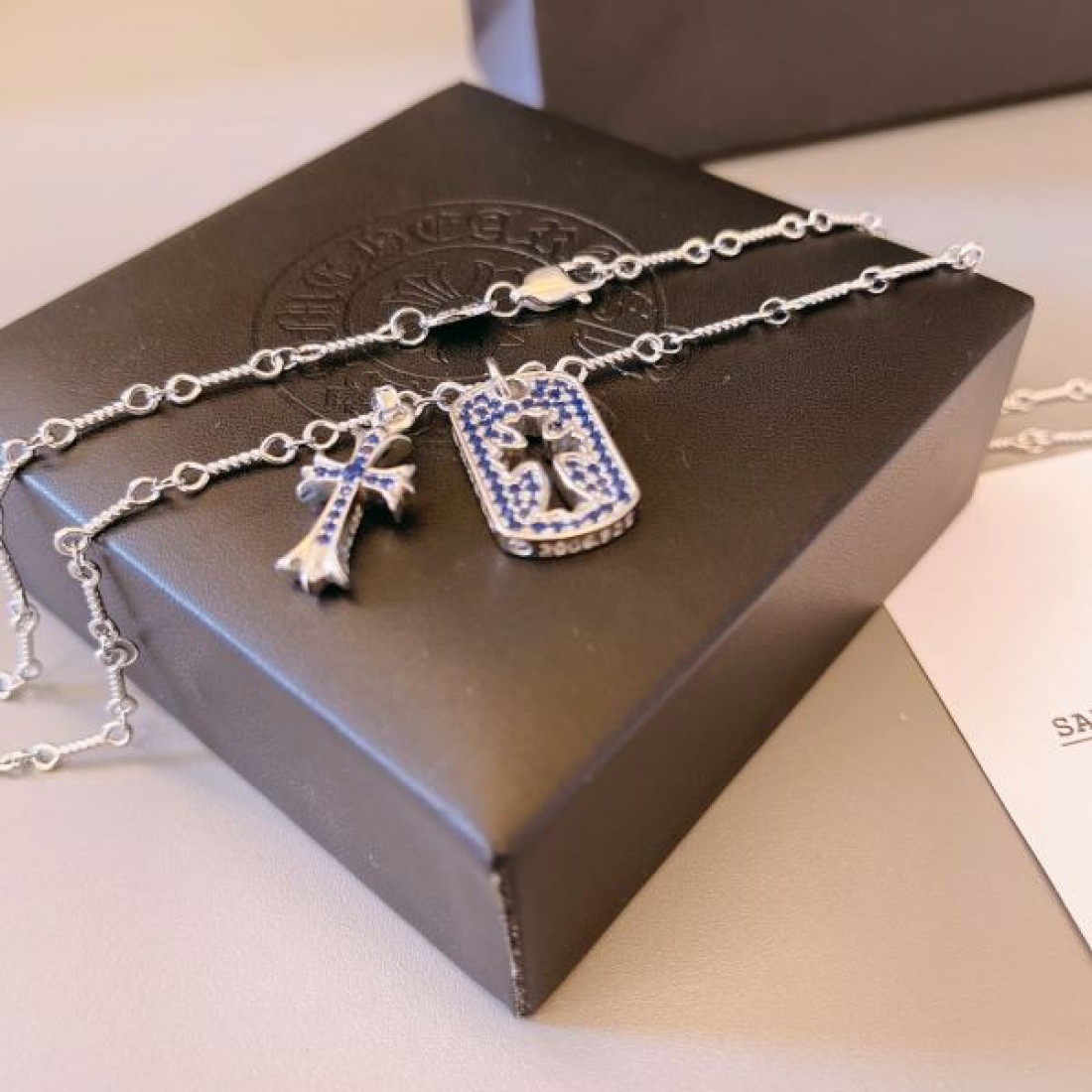 高貴で重厚な輝きを放つ CHROME HEARTS クロムハーツ コピー ネックレス