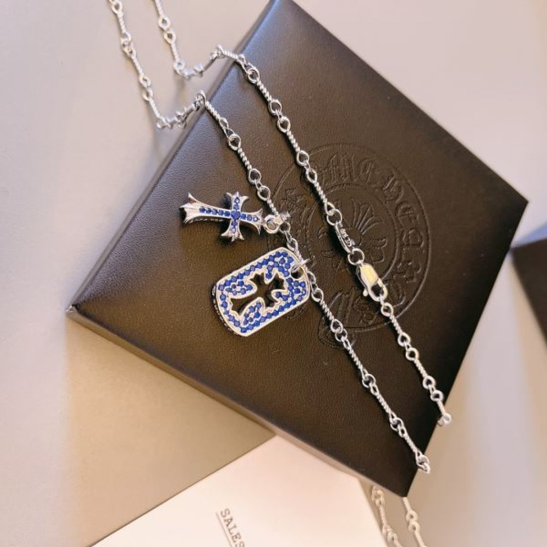 高貴で重厚な輝きを放つ CHROME HEARTS クロムハーツ コピー ネックレス