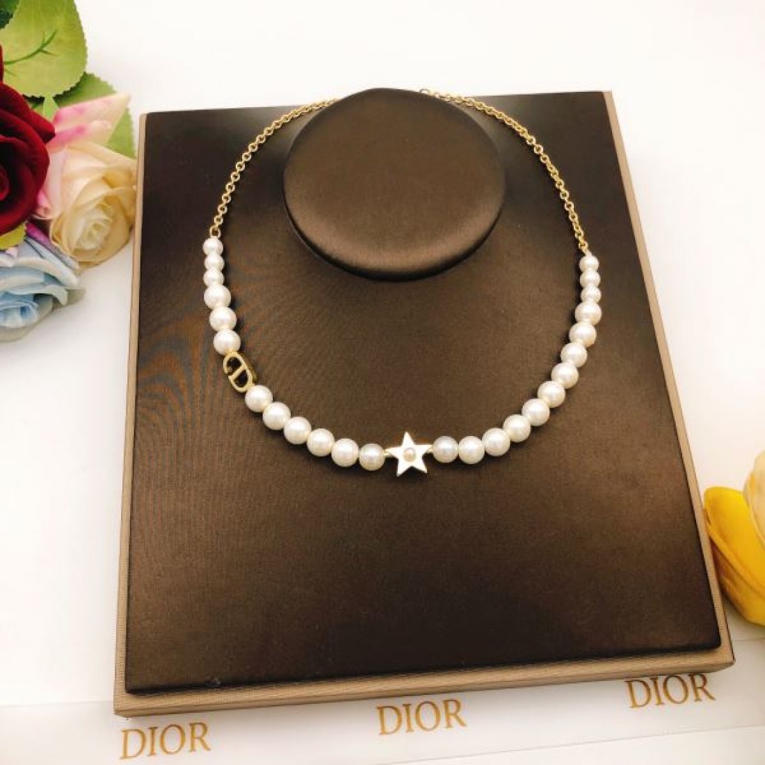 今話題！上品な魅力が光る ディオール コピー ネックレス DIOR
