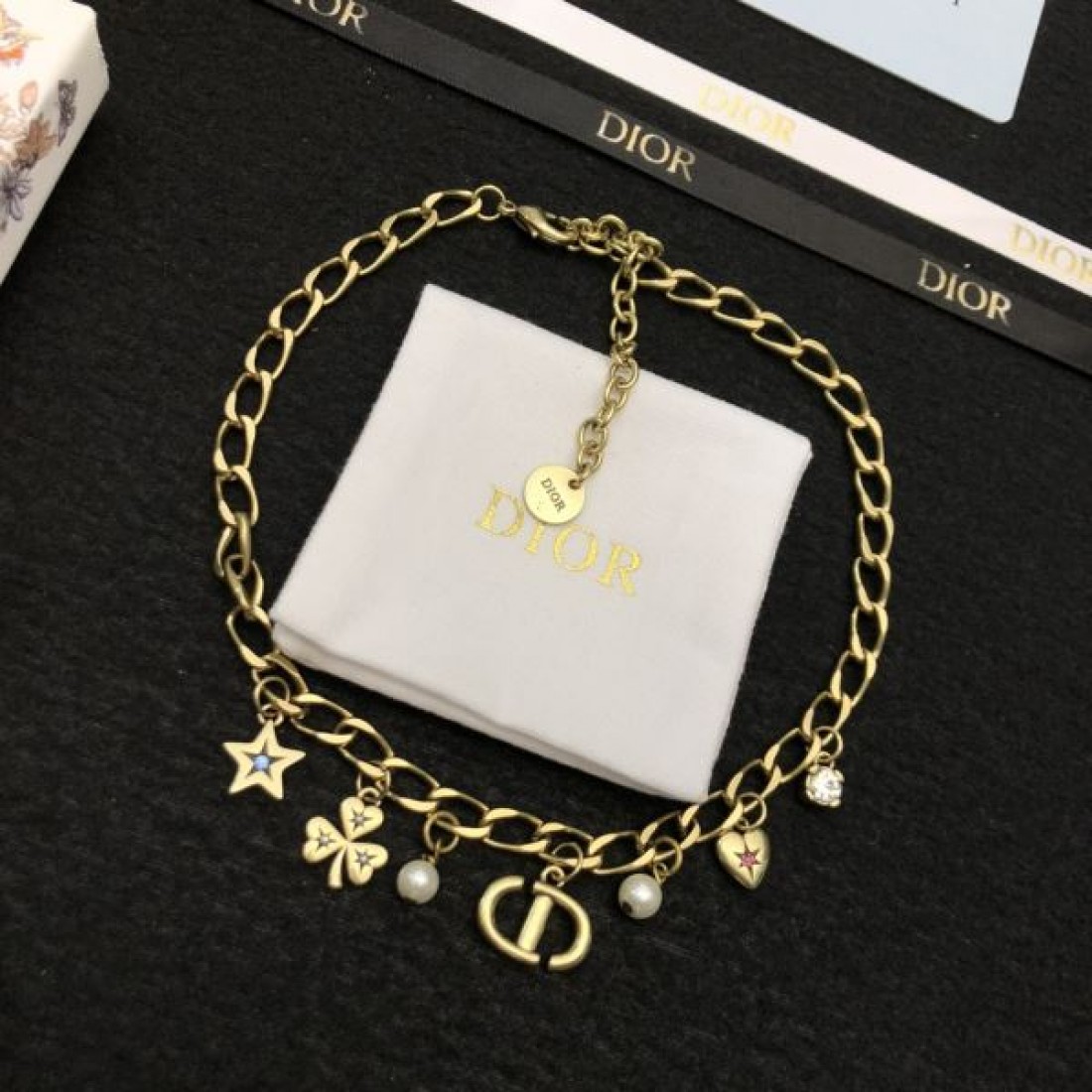 DIORの注目アイテム！華やかでモダンな ディオール コピー ネックレス