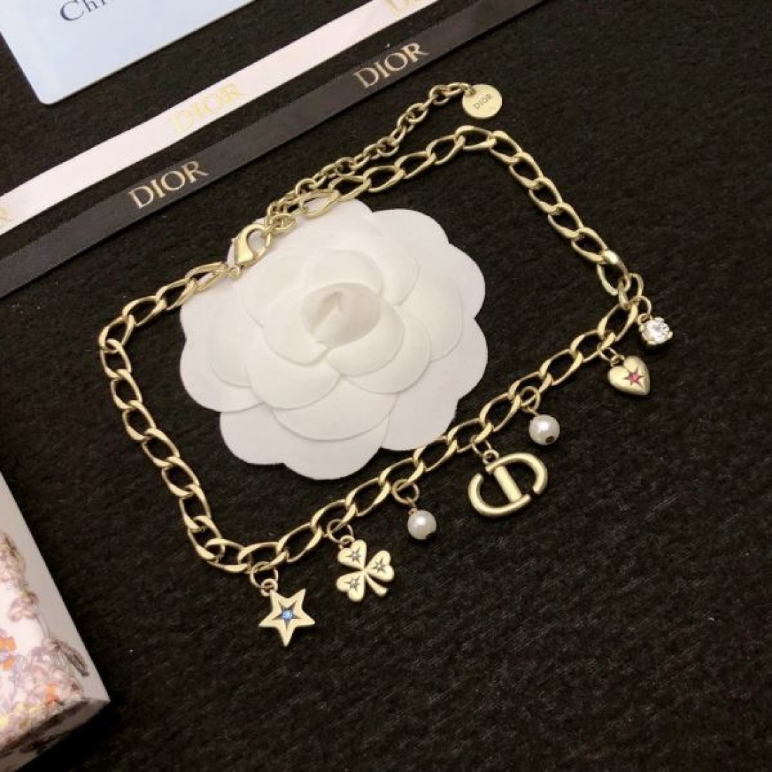  DIORの注目アイテム！華やかでモダンな ディオール コピー ネックレス