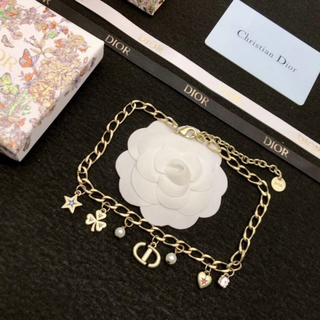  DIORの注目アイテム！華やかでモダンな ディオール コピー ネックレス
