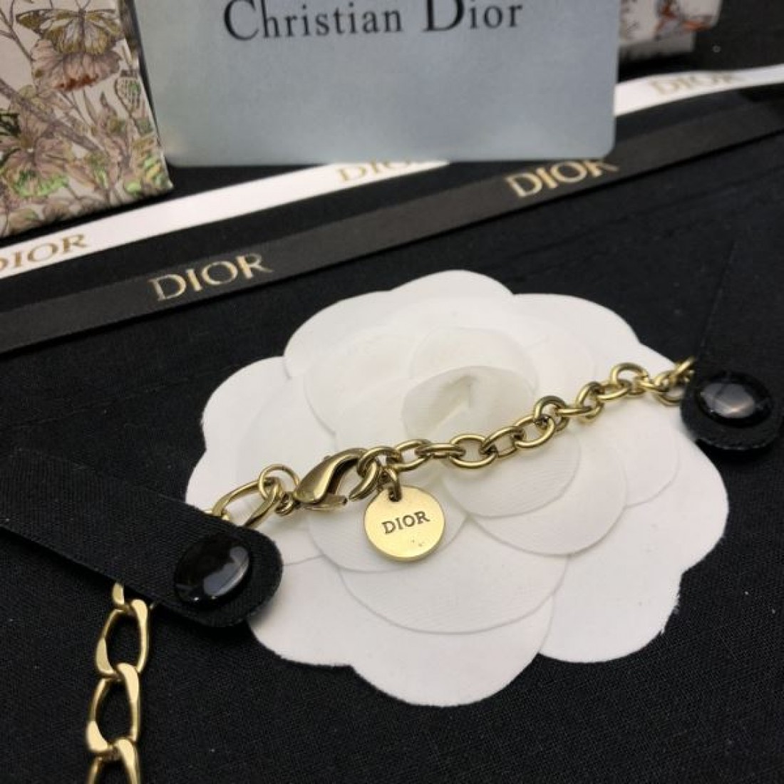  DIORの注目アイテム！華やかでモダンな ディオール コピー ネックレス