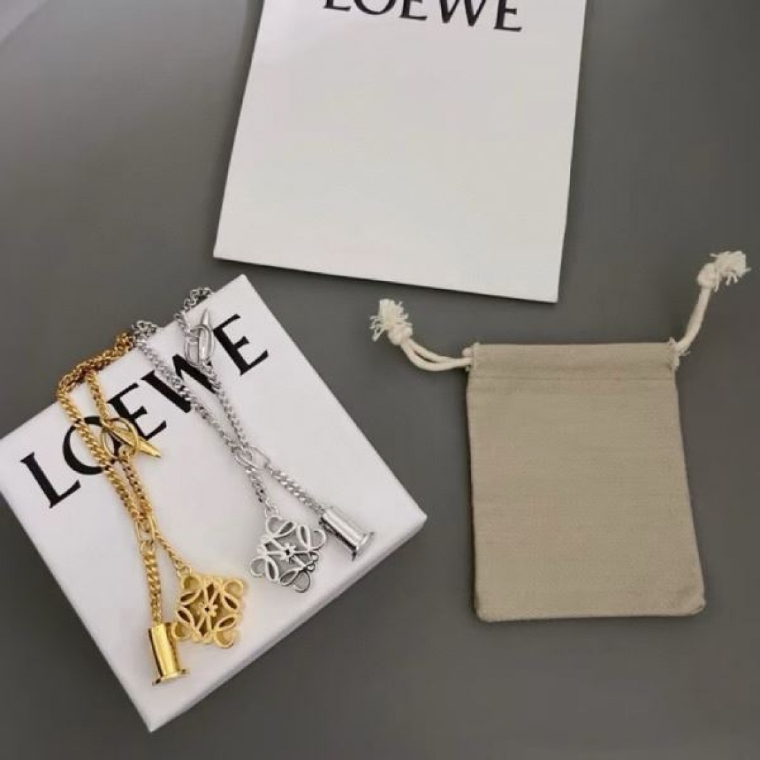 今季トレンド感抜群の ロエベ コピー ネックレス LOEWE 軽やかで個性的
