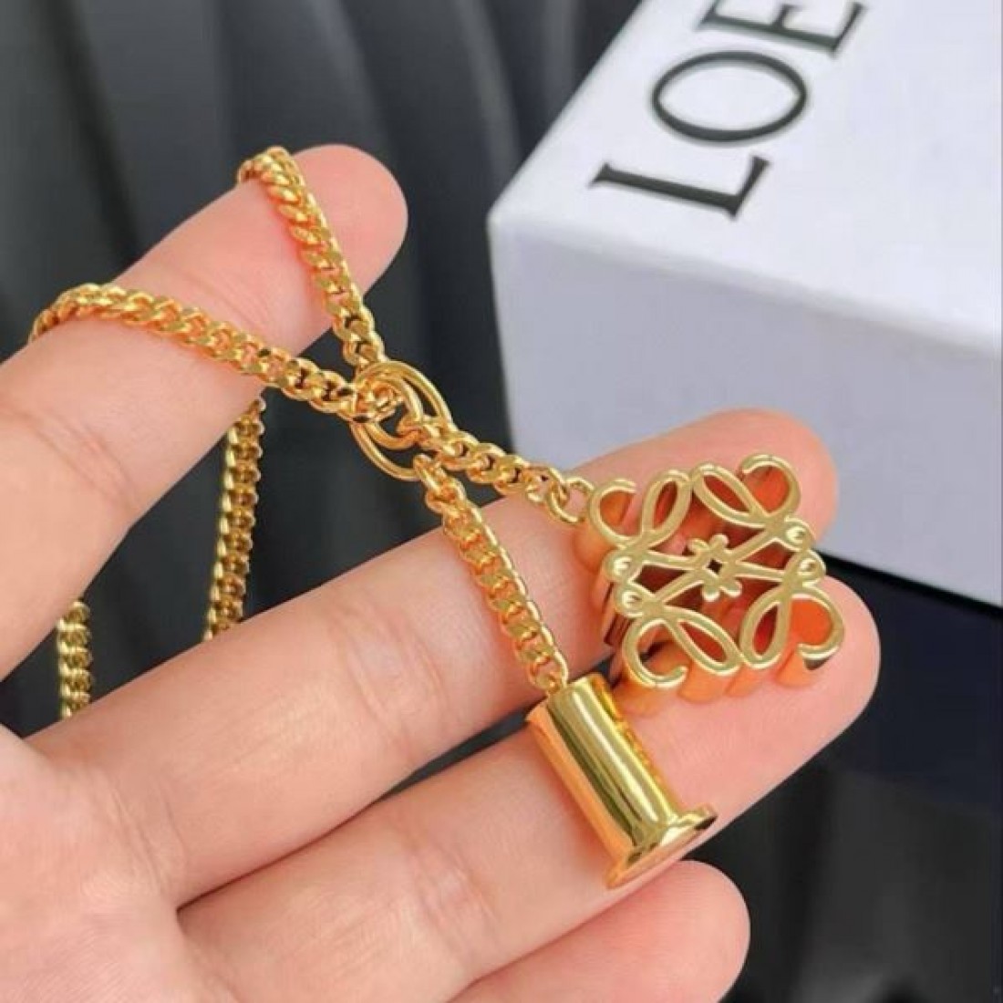今季トレンド感抜群の ロエベ コピー ネックレス LOEWE 軽やかで個性的