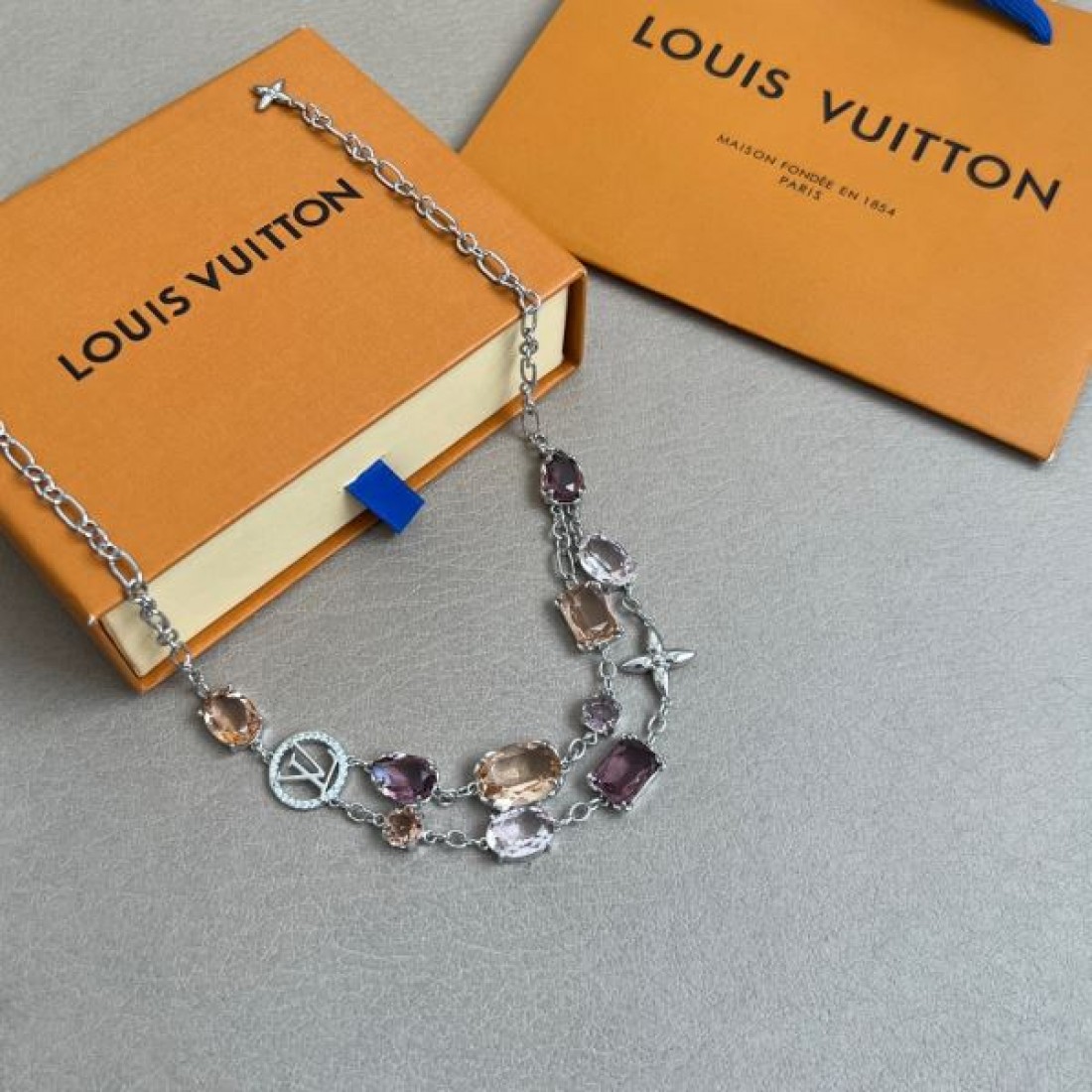 LVUITTON LOUIS ルイヴィトン コピー ネックレス 高級感ただよう魅力的な一品