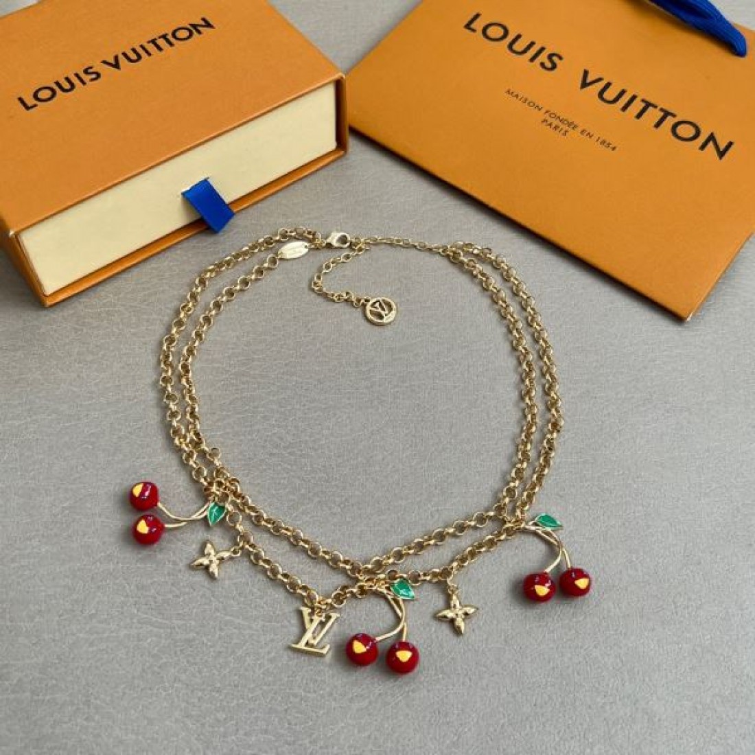 シンプルでエレガントな ルイヴィトン コピー ネックレス LOUIS VUITTON が今欲しい