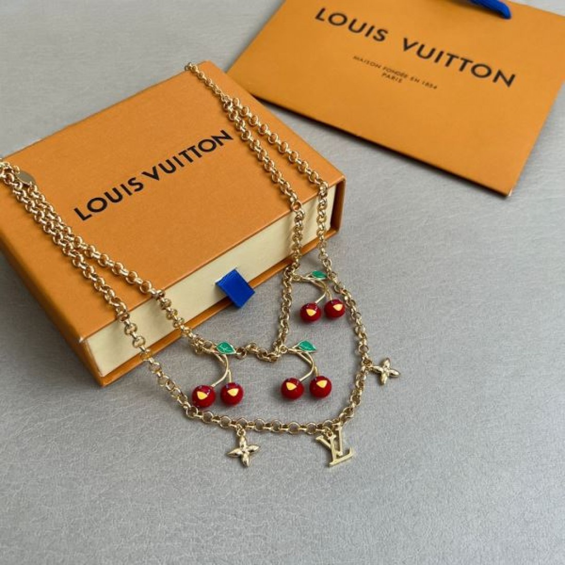 シンプルでエレガントな ルイヴィトン コピー ネックレス LOUIS VUITTON が今欲しい