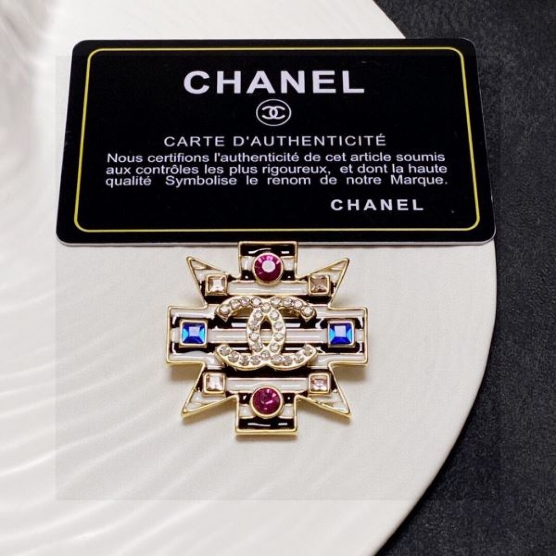 シャネル コピー ブローチ CHANEL 優雅で洗練された今季注目のアクセント