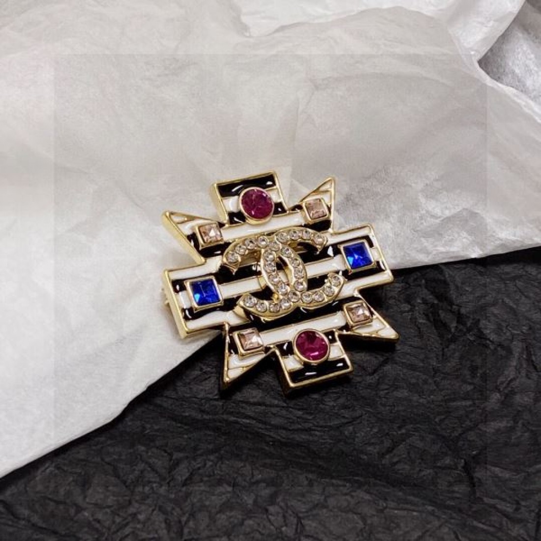 シャネル コピー ブローチ CHANEL 優雅で洗練された今季注目のアクセント
