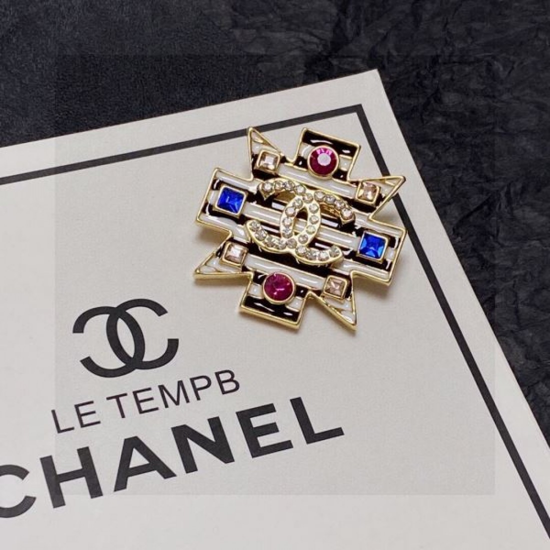 シャネル コピー ブローチ CHANEL 優雅で洗練された今季注目のアクセント