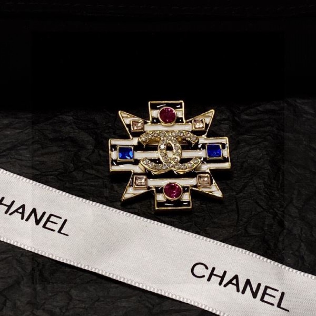 シャネル コピー ブローチ CHANEL 優雅で洗練された今季注目のアクセント