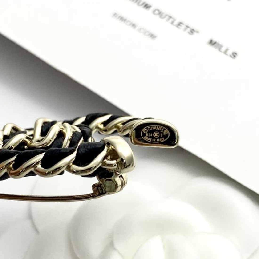 CHANEL シャネル コピー ブローチ トレンド感ある上品な雰囲気で魅せる