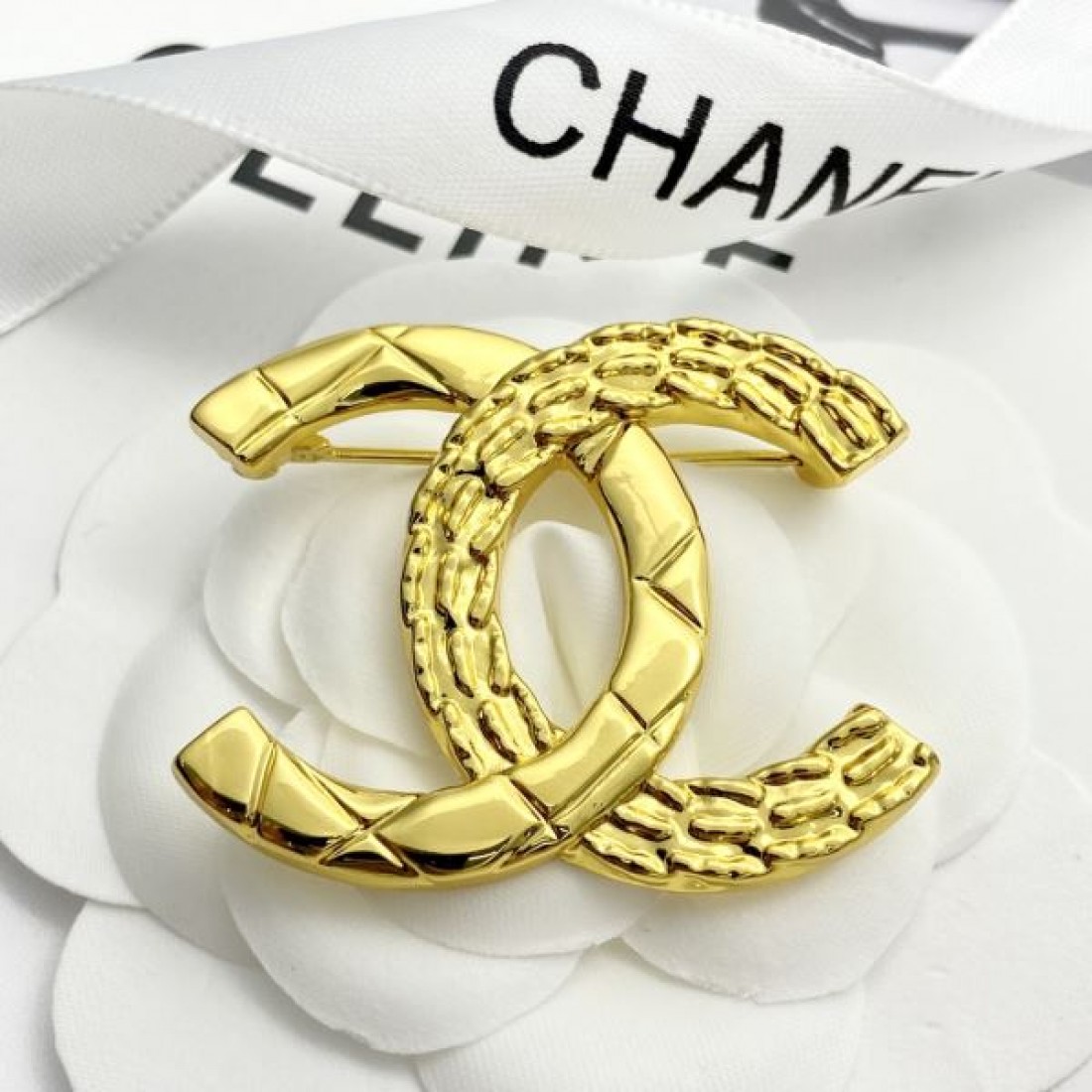 今すぐ手に入れたい シャネル コピー ブローチ CHANEL 女性らしさを際立たせる
