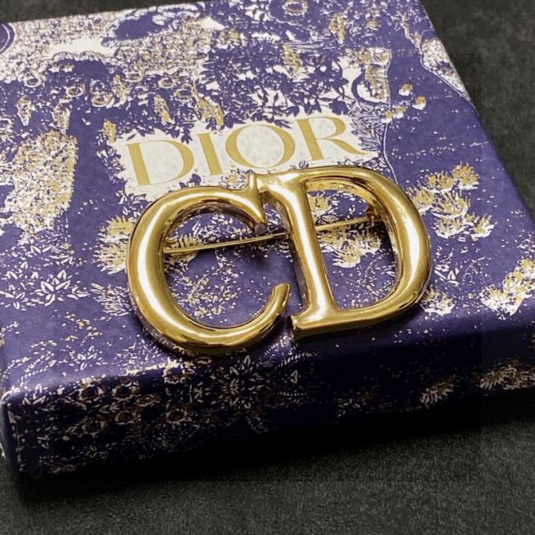 洗練された輝きの DIOR ディオール コピー ブローチ 人気急上昇中