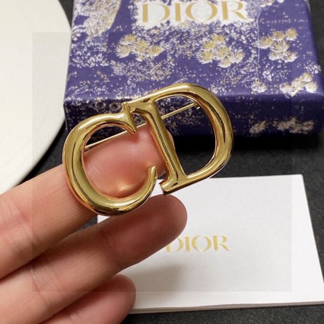 洗練された輝きの DIOR ディオール コピー ブローチ 人気急上昇中