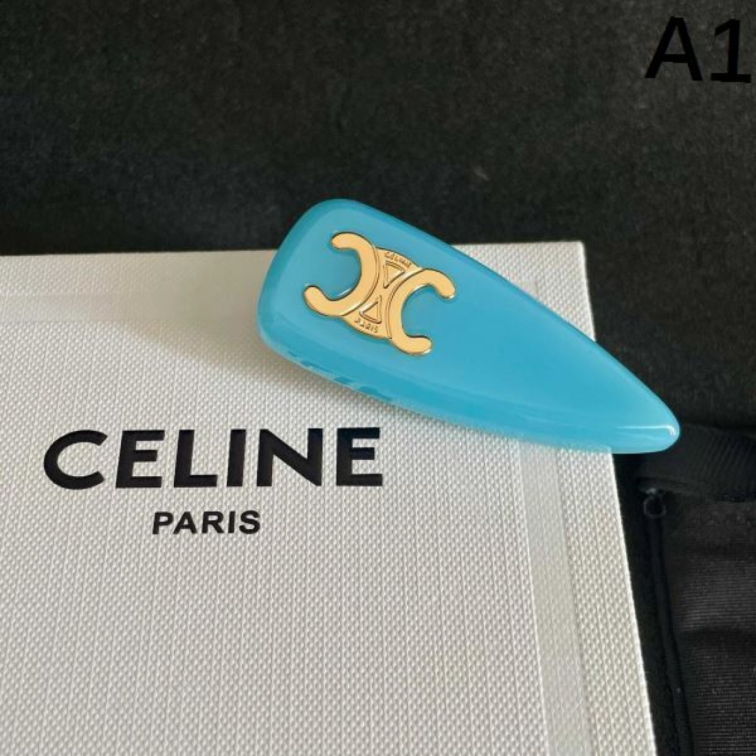 セリーヌ コピー ヘアアクセサリー CELINE 女性らしい柔らかで可憐なデザイン