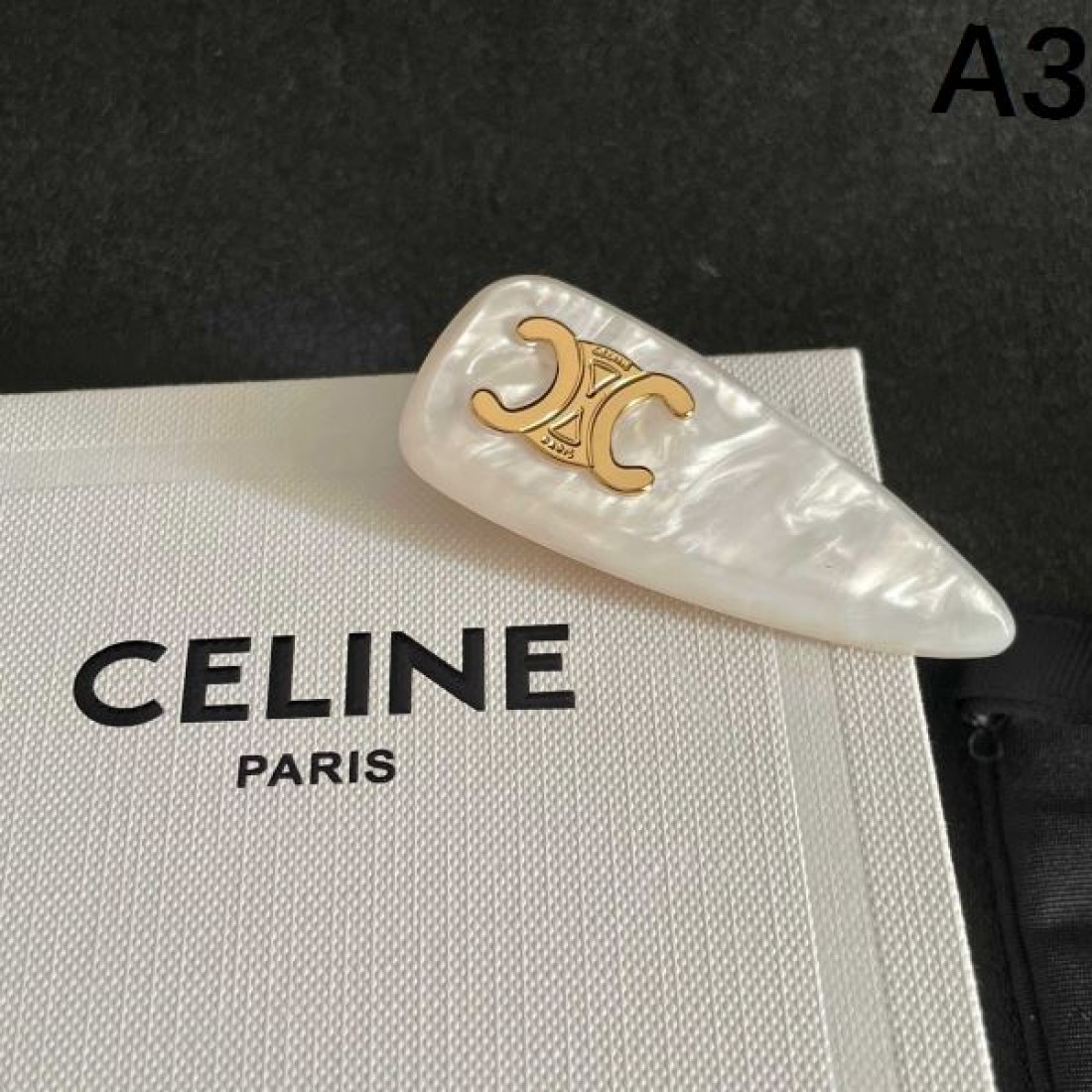 セリーヌ コピー ヘアアクセサリー CELINE 女性らしい柔らかで可憐なデザイン