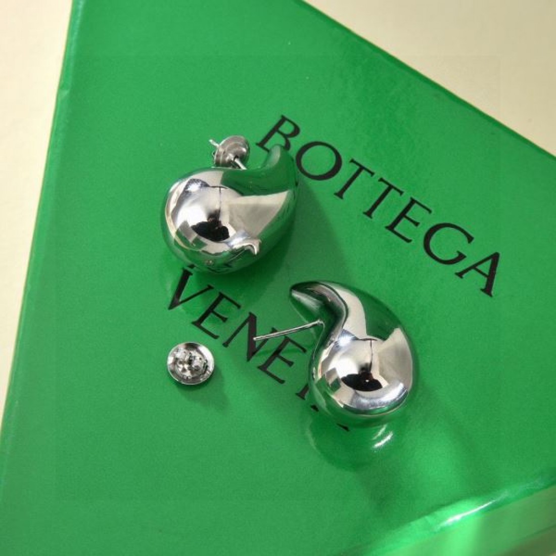 話題沸騰中の BOTTEGA VENETA ボッテガヴェネタ コピー イヤリング エレガント