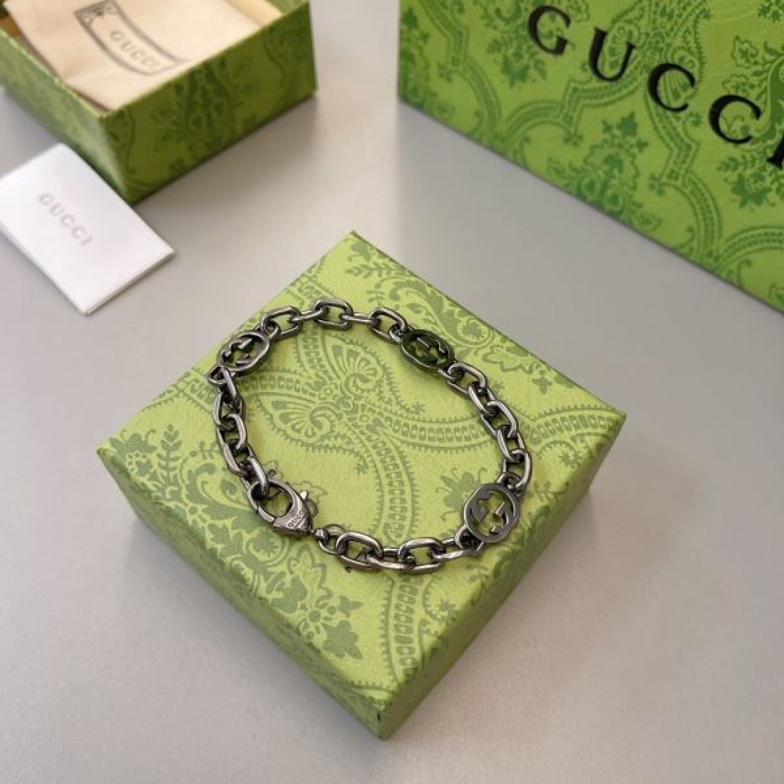 GUCCI グッチ コピー ブレスレット 注目のモダンで個性的なスタイル