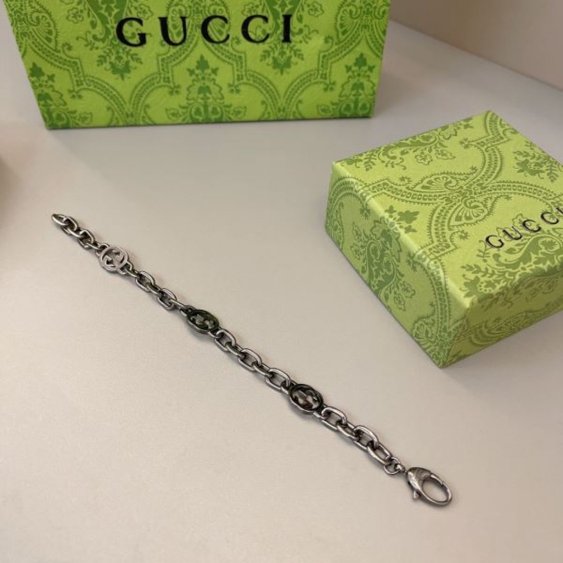 GUCCI グッチ コピー ブレスレット 注目のモダンで個性的なスタイル