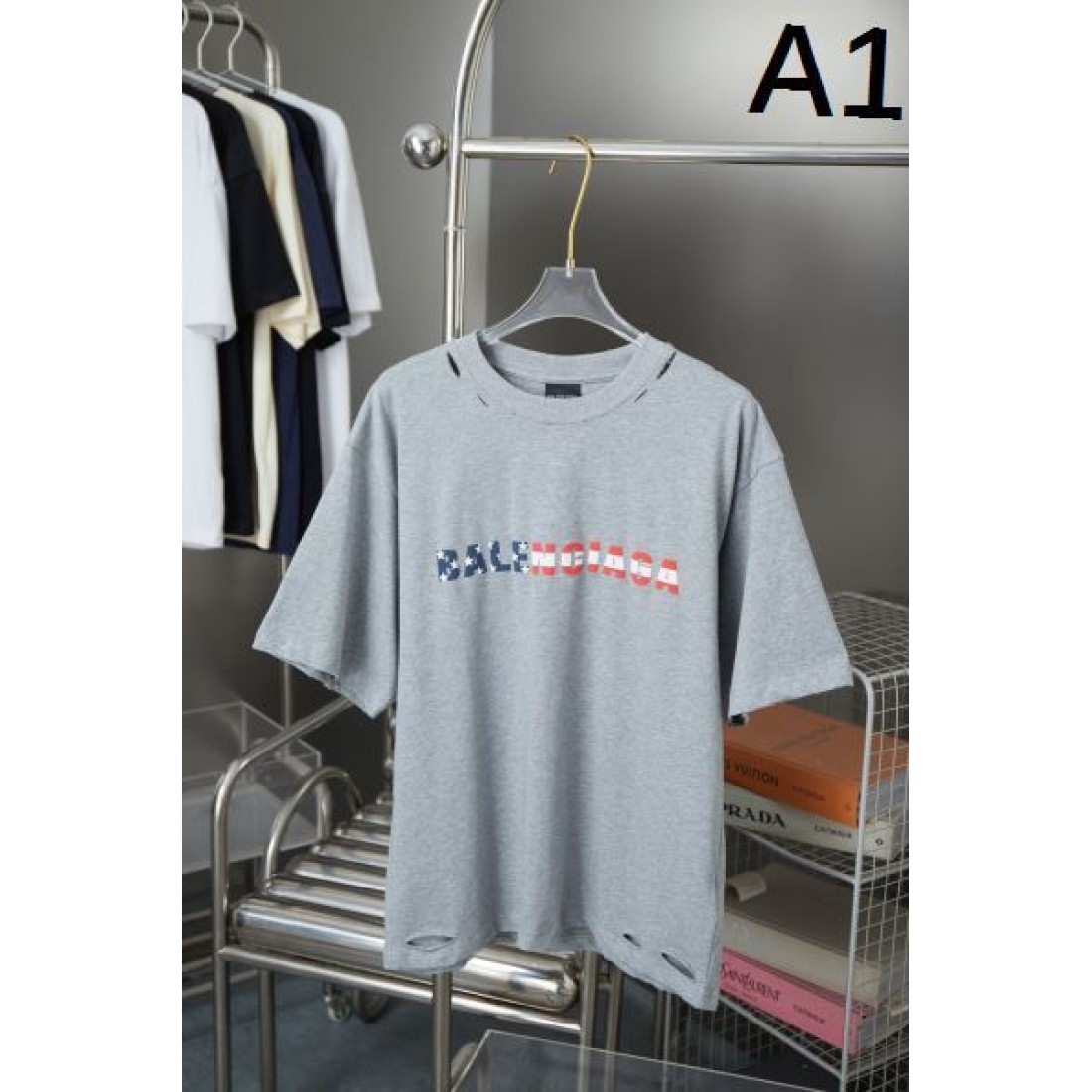 高級感ただよう BALENCIAGA バレンシアガ コピー Tシャツ 洗練された装いに