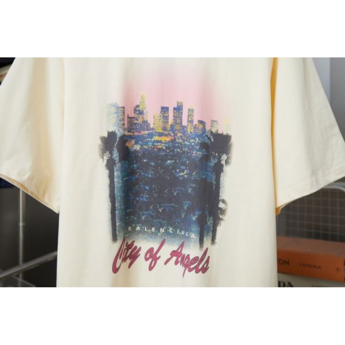 バランスの良いシルエットが映える BALENCIAGA バレンシアガ コピー Tシャツ 
