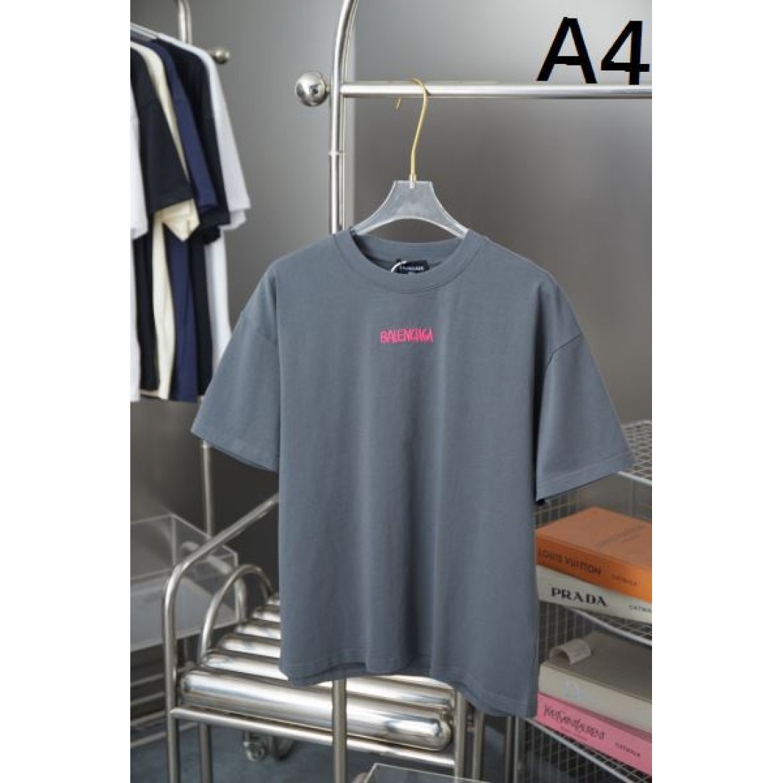 BALENCIAGA バレンシアガ コピー Tシャツ 上質でトレンド感あふれる