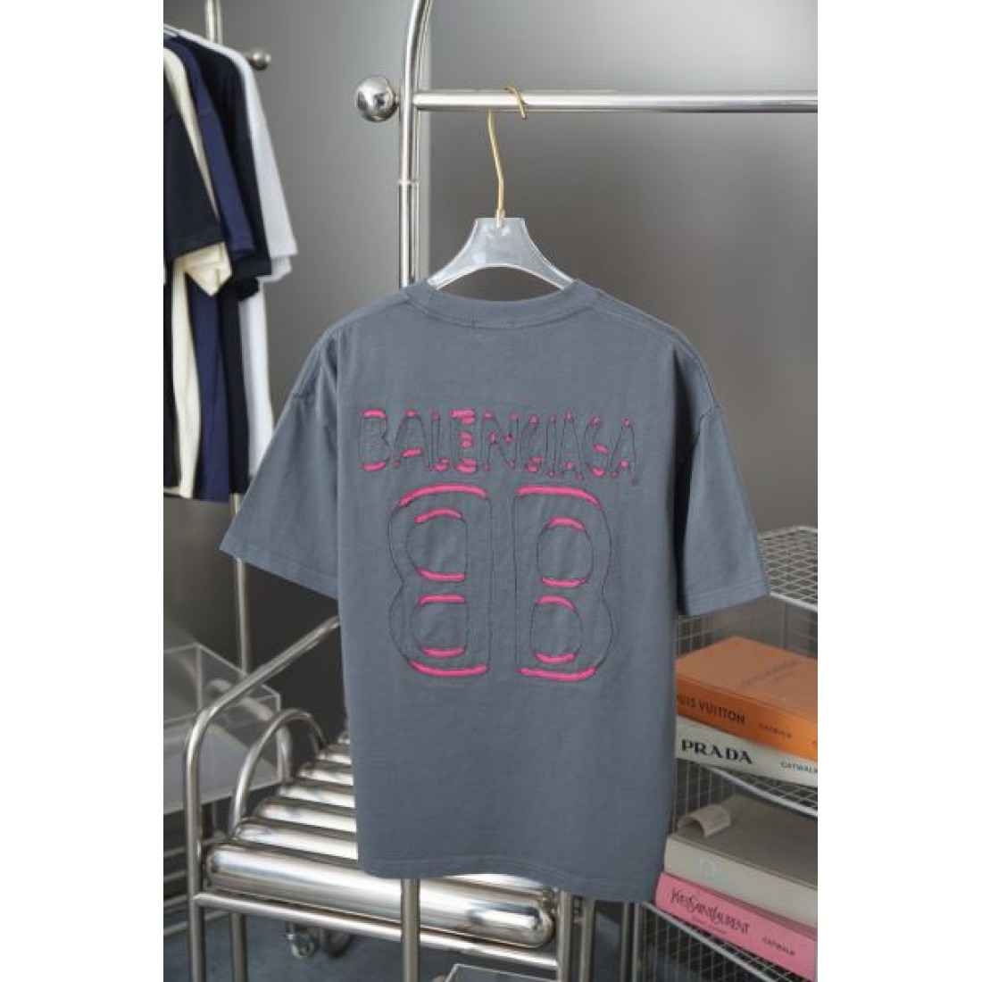 BALENCIAGA バレンシアガ コピー Tシャツ 上質でトレンド感あふれる