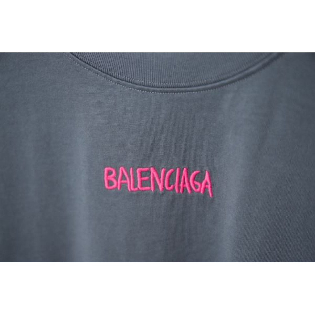 BALENCIAGA バレンシアガ コピー Tシャツ 上質でトレンド感あふれる