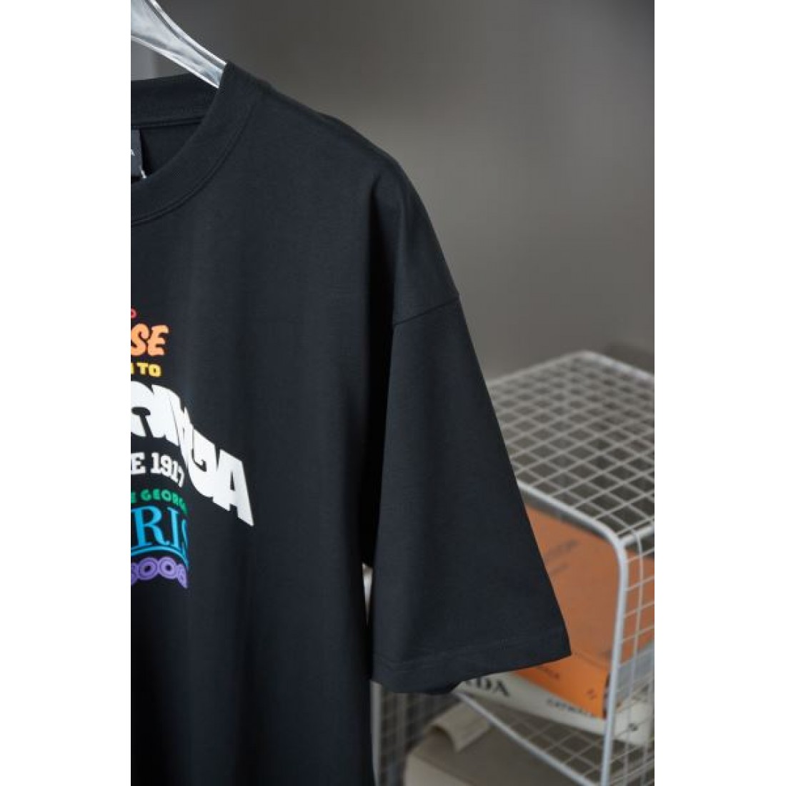 人気急上昇の BALENCIAGA バレンシアガ コピー Tシャツ モダンで