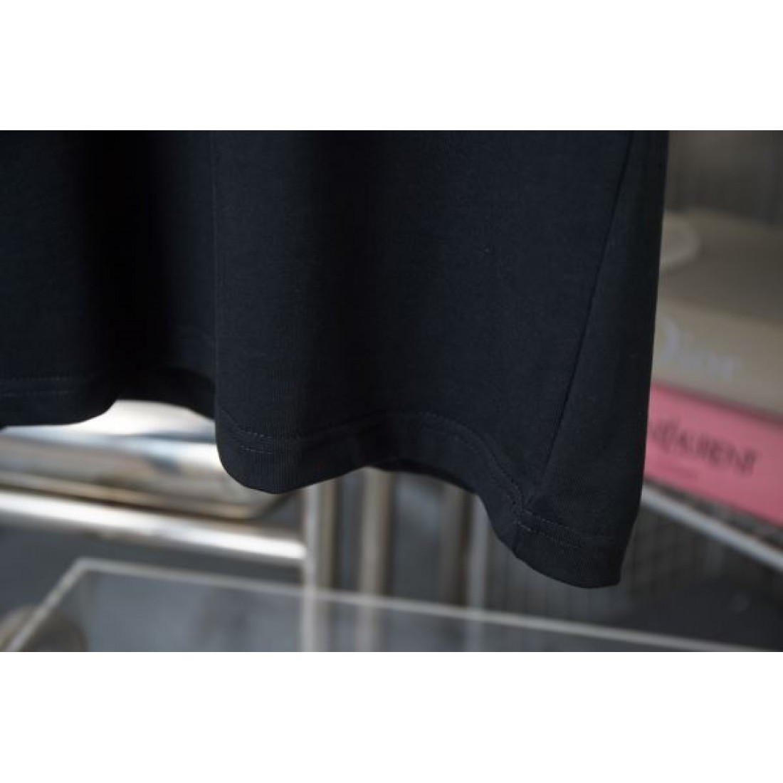 人気急上昇の BALENCIAGA バレンシアガ コピー Tシャツ モダンで