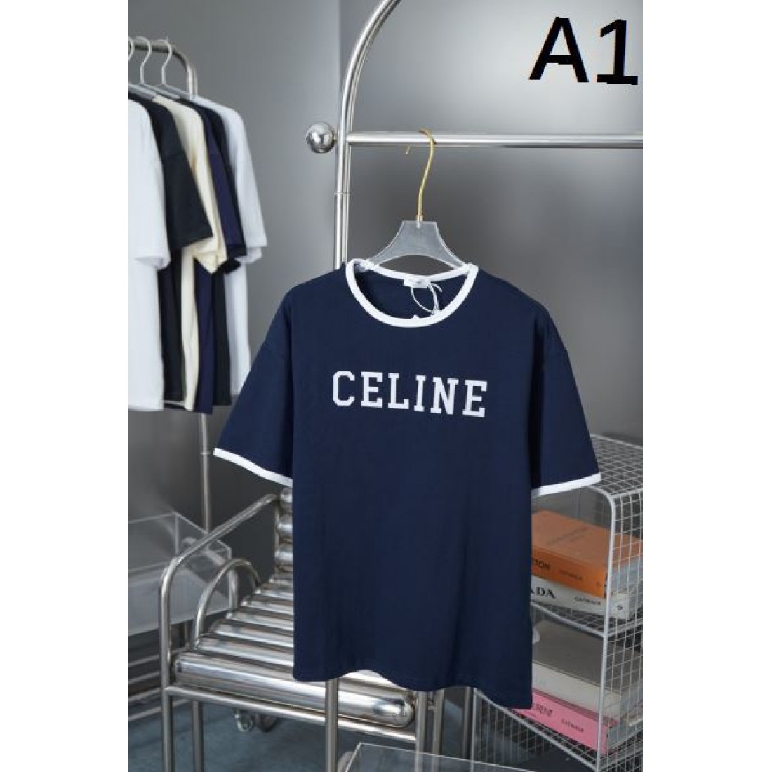 高感度な着こなしに映える CELINE セリーヌ コピー Tシャツ モダンで