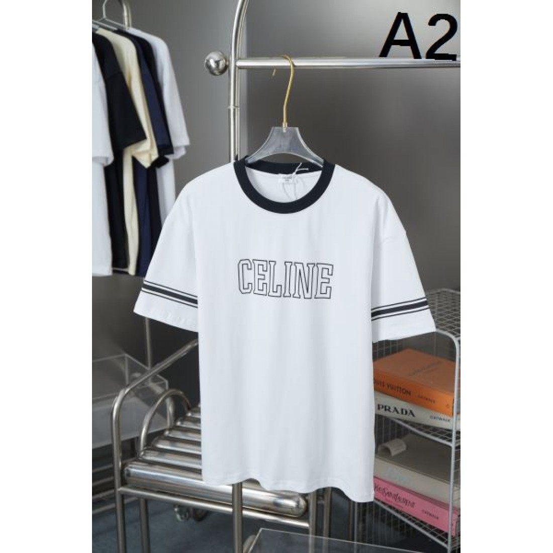 落ち着きのある配色が魅力の CELINE セリーヌ コピー Tシャツ スタイリッシュ