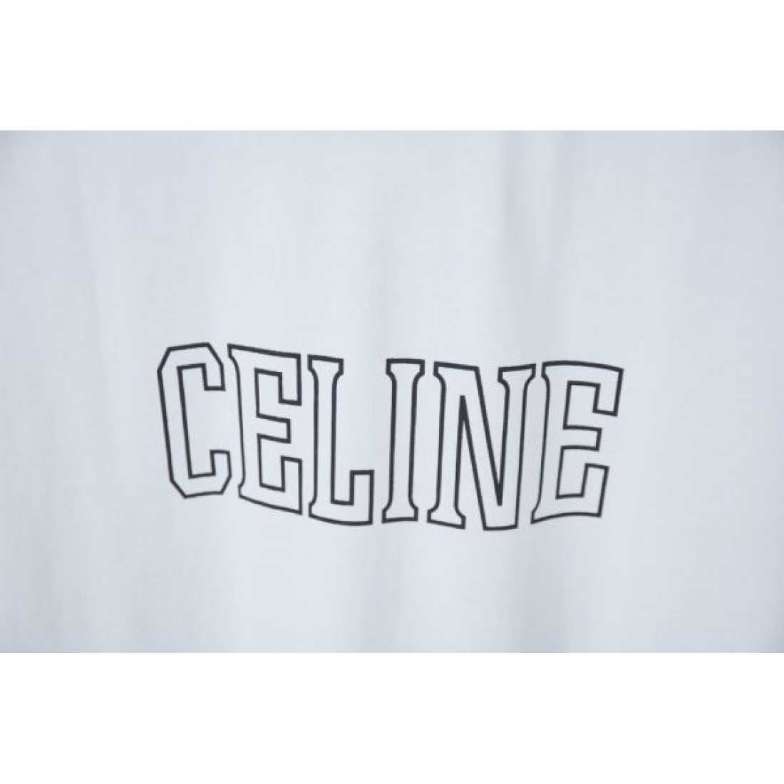 落ち着きのある配色が魅力の CELINE セリーヌ コピー Tシャツ スタイリッシュ