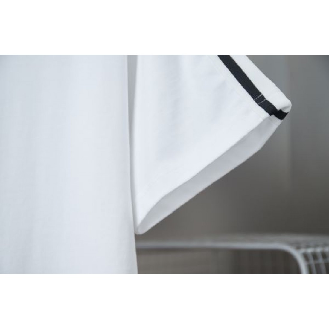  さりげない存在感を放つ CELINE セリーヌ コピー Tシャツ カジュアルで都会的