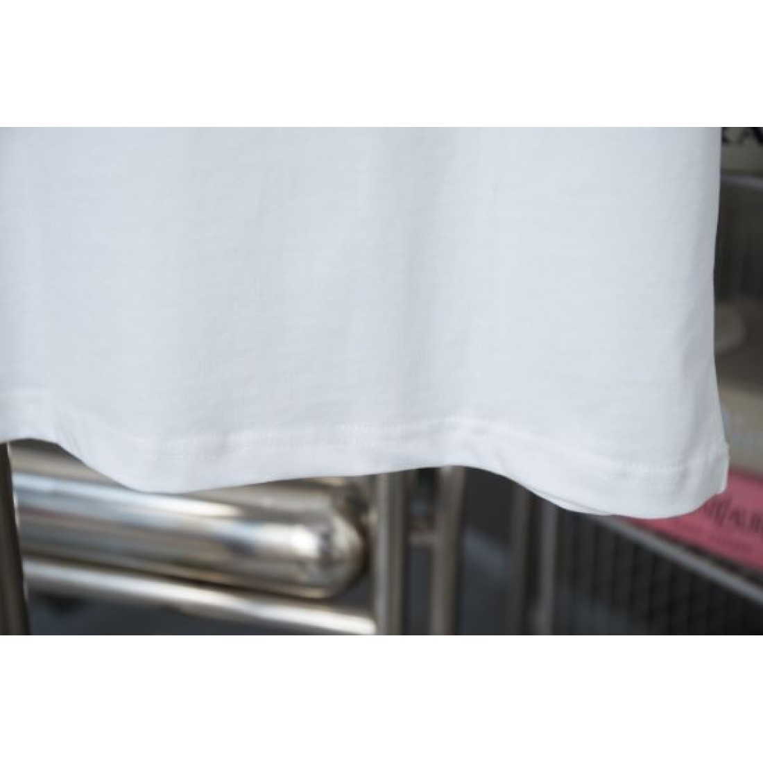  さりげない存在感を放つ CELINE セリーヌ コピー Tシャツ カジュアルで都会的