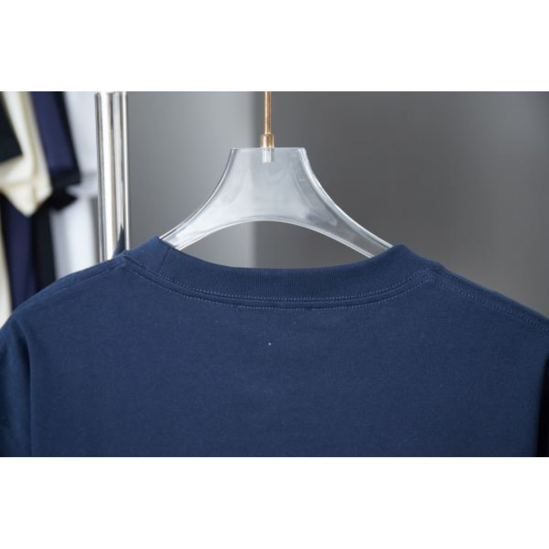  話題沸騰の 上品で都会的な GUCCI グッチ スーパーコピー Tシャツ