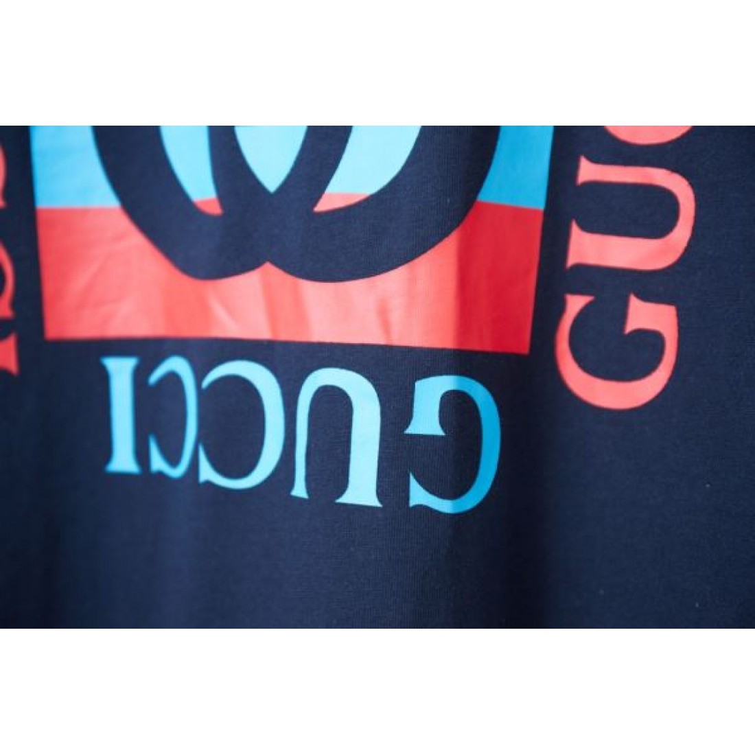  話題沸騰の 上品で都会的な GUCCI グッチ スーパーコピー Tシャツ