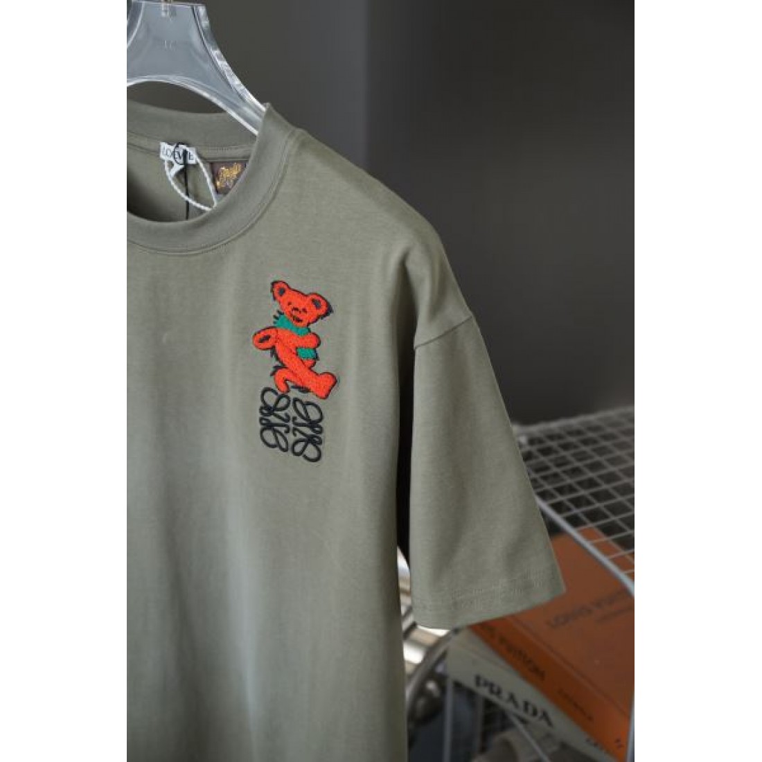 LOEWE ロエベ スーパーコピー Tシャツ モダンで洗練されたデザイン