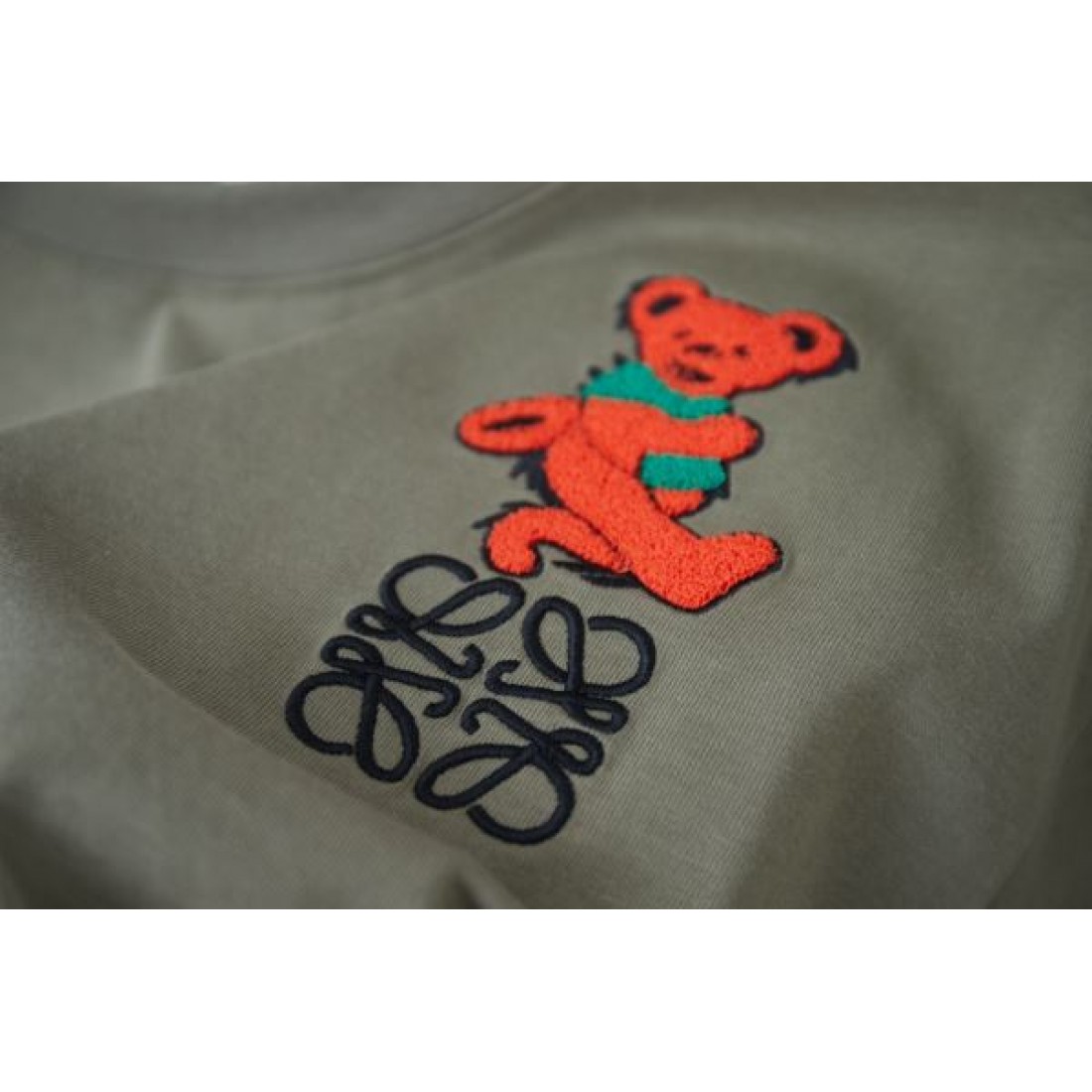 LOEWE ロエベ スーパーコピー Tシャツ モダンで洗練されたデザイン