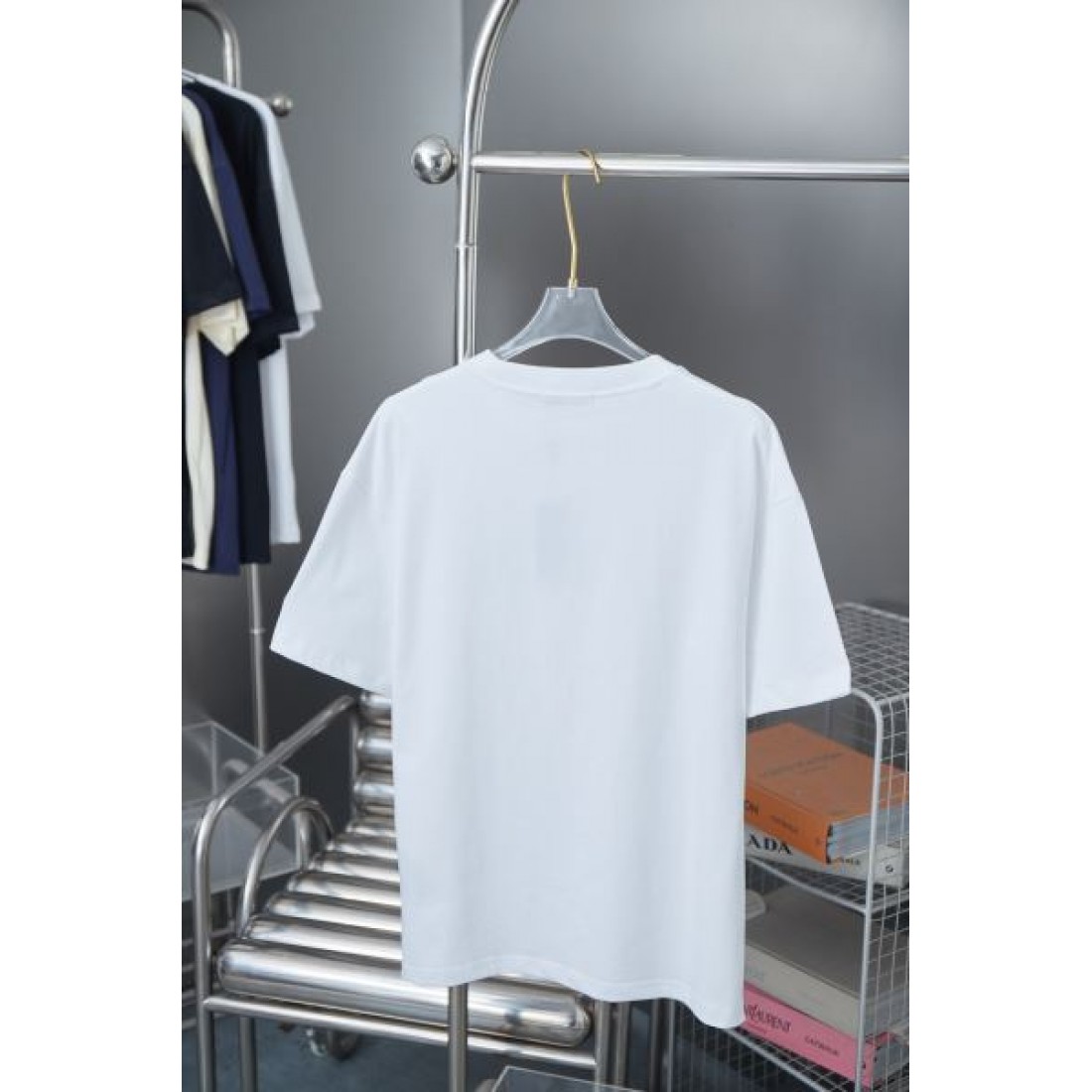  モダンで魅力的な PRADA プラダ スーパーコピー Tシャツ 機能性