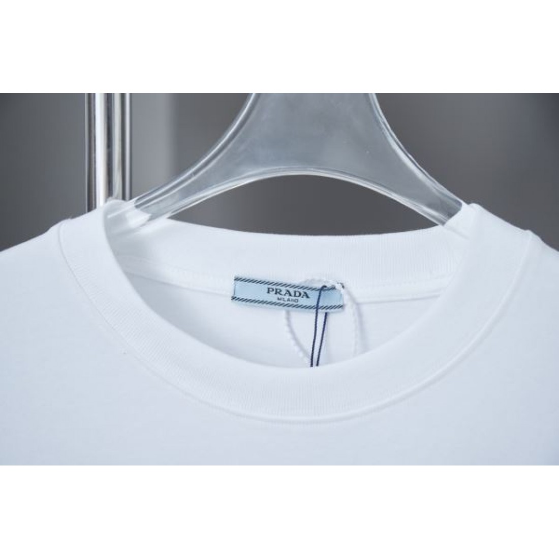  モダンで魅力的な PRADA プラダ スーパーコピー Tシャツ 機能性